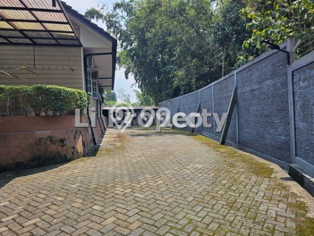 Ready to Use! Premium House LT 1439m2 Desain Modern di Salatiga Ready to Use! Premium House LT 1439m2 Desain Modern di Salatiga