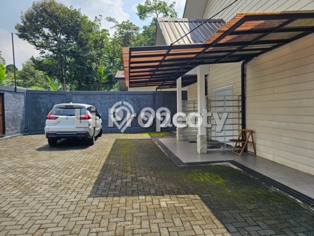 Ready to Use! Premium House LT 1439m2 Desain Modern di Salatiga Ready to Use! Premium House LT 1439m2 Desain Modern di Salatiga