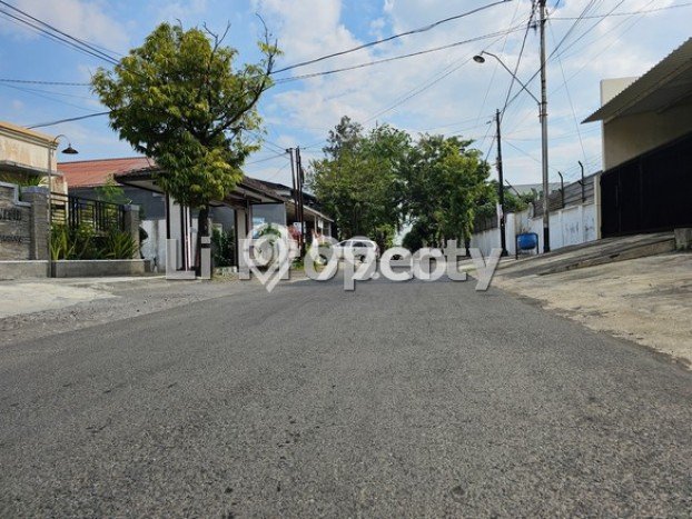 Hunian Elit LB 250m2 Siap Pakai Desain Elegan di Puspowarno, Semarang Hunian Elit LB 250m2 Siap Pakai Desain Elegan di Puspowarno, Semarang