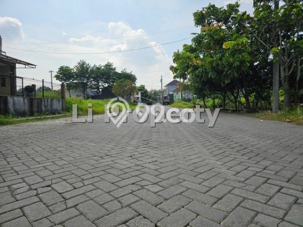 Tanah Dijual Lokasi Pedurungan, Semarang dengan Luas Tanah 418m2 dan Status - Tanah Dijual Lokasi Pedurungan, Semarang dengan Luas Tanah 418m2 dan Status -
