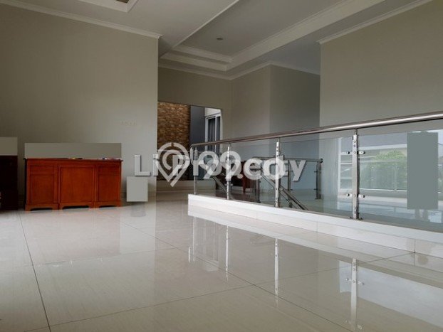 Jual Rumah Mewah Elegan Dengan View Cantik di Graha Padma, Semarang Jual Rumah Mewah Elegan Dengan View Cantik di Graha Padma, Semarang