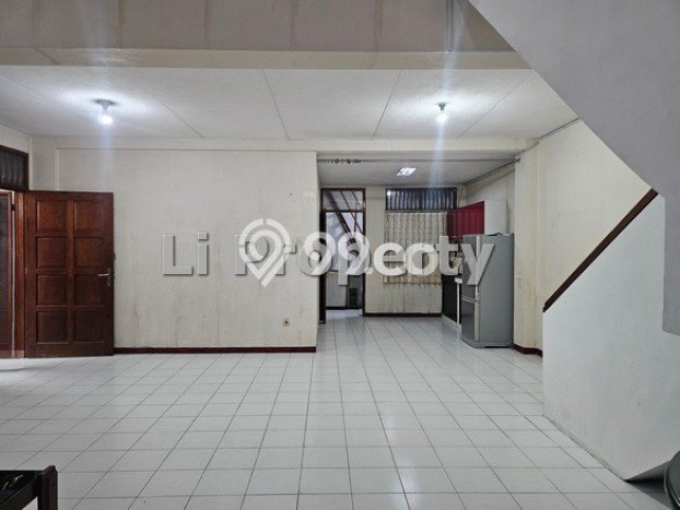 Rumah Cantik Siap Huni Di Semarang Tengah Luas 200m2 Lokasi Strategis Rumah Cantik Siap Huni Di Semarang Tengah Luas 200m2 Lokasi Strategis