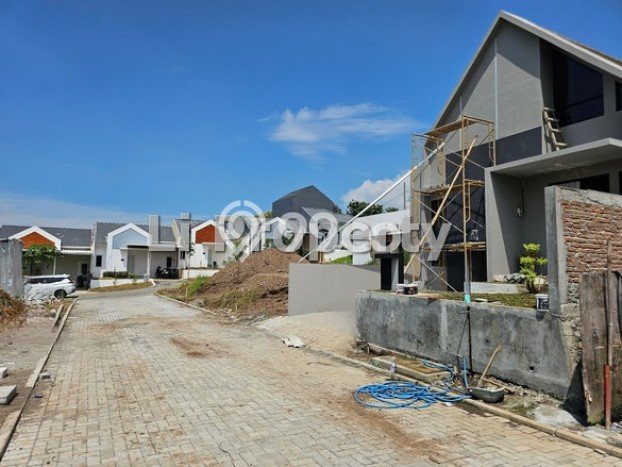 Rumah Modern Minimalis 2 KT Bisa Langsung Pindah di Ngaliyan Rumah Modern Minimalis 2 KT Bisa Langsung Pindah di Ngaliyan