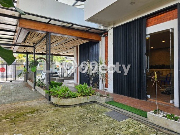 Rumah Elit LB 1000m2 Siap Huni Desain Elegan di Salatiga, Salatiga Rumah Elit LB 1000m2 Siap Huni Desain Elegan di Salatiga, Salatiga