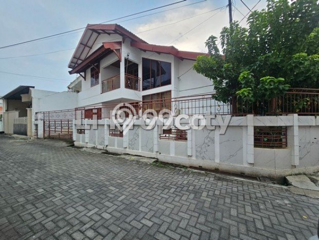 Rumah Cantik Siap Huni Di Semarang Tengah Luas 200m2 Lokasi Strategis Rumah Cantik Siap Huni Di Semarang Tengah Luas 200m2 Lokasi Strategis