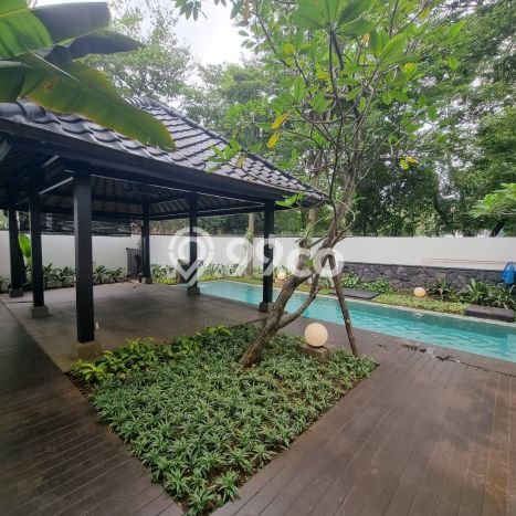 Hunian Modern dengan LT 400m2 & LB 550m2 Dikontrakkan di Pejaten Hunian Modern dengan LT 400m2 & LB 550m2 Dikontrakkan di Pejaten