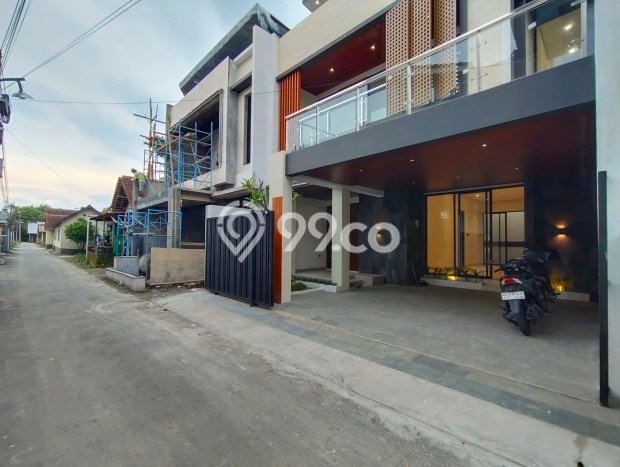 Rumah Lingkungan Nyaman kawasan Ngaglik, Sleman, LT 136m2m² LB 180m2m² Rumah Lingkungan Nyaman kawasan Ngaglik, Sleman, LT 136m2m² LB 180m2m²