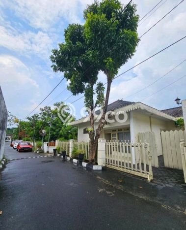 HOT DEAL! Dijual Rumah Berkualitas di Kraton, Yogyakarta, Luas Tanah 180m2m² Luas Bangunan 120m2m² HOT DEAL! Dijual Rumah Berkualitas di Kraton, Yogyakarta, Luas Tanah 180m2m² Luas Bangunan 120m2m²