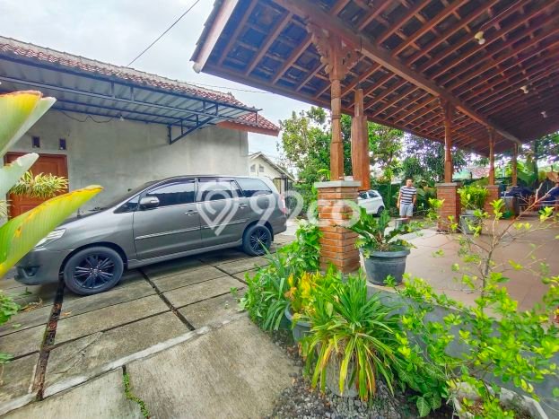 BEST PRICE! Rumah Berkualitas area Pajangan, Luas 671m2m² Bangunan 200m2m² BEST PRICE! Rumah Berkualitas area Pajangan, Luas 671m2m² Bangunan 200m2m²