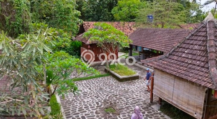 Rumah Mewah Siap Huni LT 2050m2 di Seyegan, Sleman Rumah Mewah Siap Huni LT 2050m2 di Seyegan, Sleman