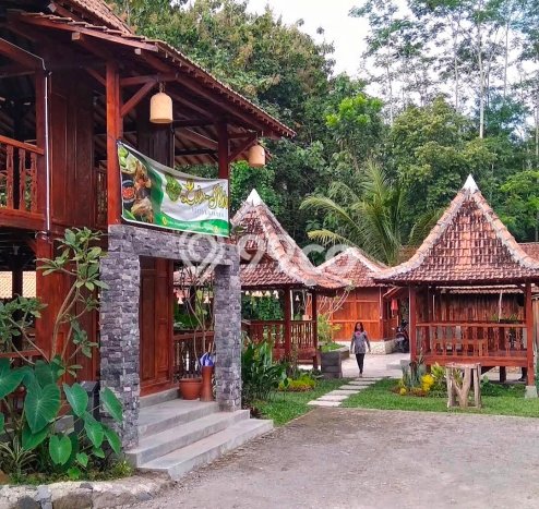 Rumah Mewah Siap Huni LT 2050m2 di Seyegan, Sleman Rumah Mewah Siap Huni LT 2050m2 di Seyegan, Sleman