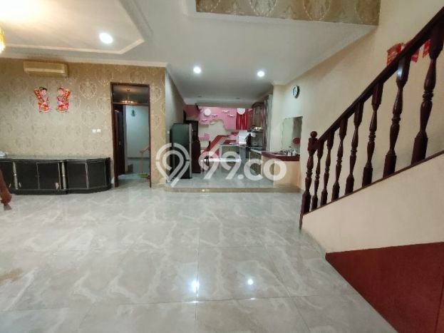 Disewakan! Rumah 3 Kamar Tidur &
2 Kamar Mandi di Pantai Indah Kapuk, Jakarta Utara Disewakan! Rumah 3 Kamar Tidur &
2 Kamar Mandi di Pantai Indah Kapuk, Jakarta Utara