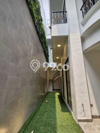 Ready to Use! Luxury House LT 313m2 Desain Modern di Tomang Ready to Use! Luxury House LT 313m2 Desain Modern di Tomang