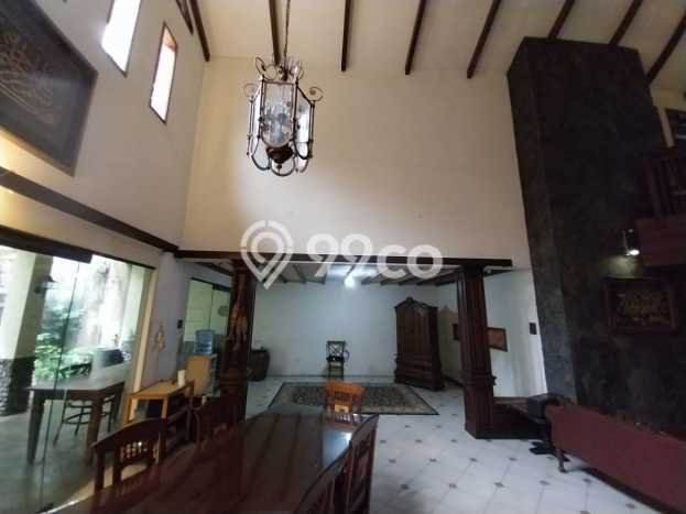 Rumah EXCLUSIVE di Patal Senayan, Jakarta Selatan, LT 300m² LB 300m² KESEMPATAN TERBATAS! Rumah EXCLUSIVE di Patal Senayan, Jakarta Selatan, LT 300m² LB 300m² KESEMPATAN TERBATAS!
