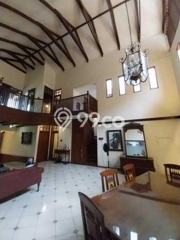 Rumah EXCLUSIVE di Patal Senayan, Jakarta Selatan, LT 300m² LB 300m² KESEMPATAN TERBATAS! Rumah EXCLUSIVE di Patal Senayan, Jakarta Selatan, LT 300m² LB 300m² KESEMPATAN TERBATAS!