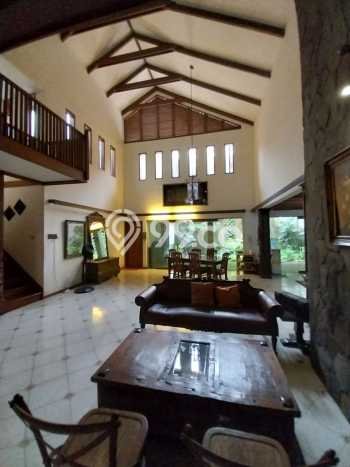 Rumah EXCLUSIVE di Patal Senayan, Jakarta Selatan, LT 300m² LB 300m² KESEMPATAN TERBATAS! Rumah EXCLUSIVE di Patal Senayan, Jakarta Selatan, LT 300m² LB 300m² KESEMPATAN TERBATAS!