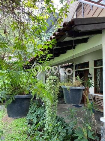 Rumah EXCLUSIVE di Patal Senayan, Jakarta Selatan, LT 300m² LB 300m² KESEMPATAN TERBATAS! Rumah EXCLUSIVE di Patal Senayan, Jakarta Selatan, LT 300m² LB 300m² KESEMPATAN TERBATAS!