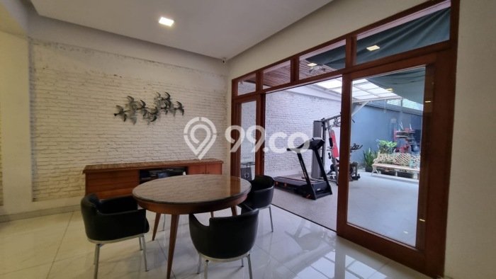 Siap Huni Rumah Mewah 4 Kamar di Kebayoran Baru Dekat ke Mana Pun Siap Huni Rumah Mewah 4 Kamar di Kebayoran Baru Dekat ke Mana Pun