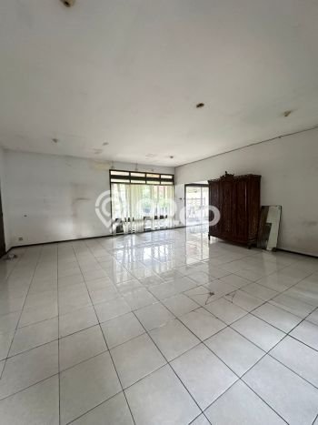 Hunian Mewah LB 1200m2 Siap Pakai Desain Elegan di Veteran, Jakarta Selatan Hunian Mewah LB 1200m2 Siap Pakai Desain Elegan di Veteran, Jakarta Selatan