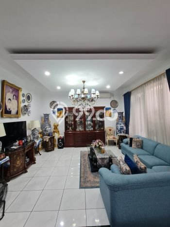 Rumah Elit Modern Siap Huni di Cirendeu Jakarta Selatan Rumah Elit Modern Siap Huni di Cirendeu Jakarta Selatan