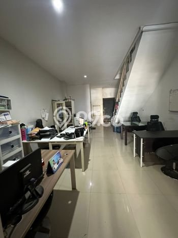 Ruko Dijual Lokasi Emas di Dukuh Pakis Luas 168m2 Ruko Dijual Lokasi Emas di Dukuh Pakis Luas 168m2