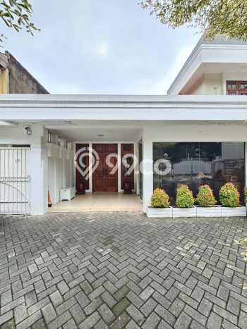 Ready to Use! Luxury House LT 351m2 Desain Modern di Senopati Ready to Use! Luxury House LT 351m2 Desain Modern di Senopati