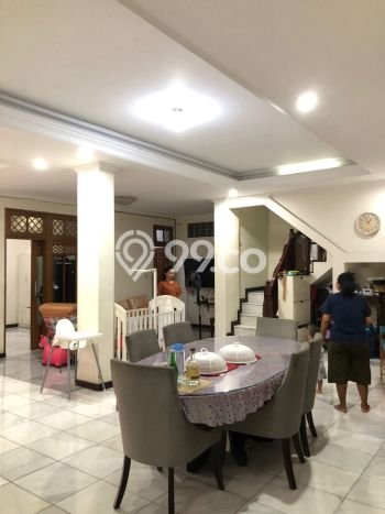 Dijual Rumah Luas Elegan Dengan View Cantik di Kemanggisan, Jakarta Barat Dijual Rumah Luas Elegan Dengan View Cantik di Kemanggisan, Jakarta Barat