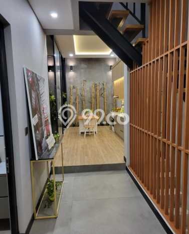 Ready to Use! Luxury House LT 140m2 Desain Modern di Pondok Indah Ready to Use! Luxury House LT 140m2 Desain Modern di Pondok Indah
