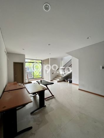 Rumah Mewah LB 300m2 Siap Huni Desain Elegan di BSD Green Wich, Tangerang Rumah Mewah LB 300m2 Siap Huni Desain Elegan di BSD Green Wich, Tangerang