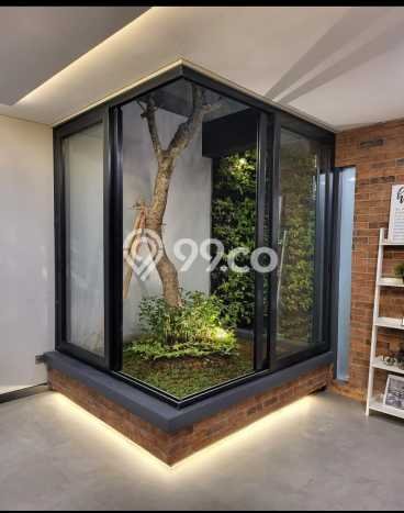 Ready to Use! Luxury House LT 140m2 Desain Modern di Pondok Indah Ready to Use! Luxury House LT 140m2 Desain Modern di Pondok Indah