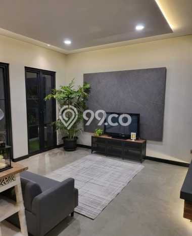 Ready to Use! Luxury House LT 140m2 Desain Modern di Pondok Indah Ready to Use! Luxury House LT 140m2 Desain Modern di Pondok Indah