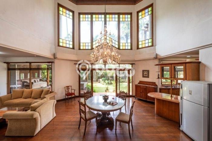 Rumah Strategis dengan Luas Tanah 498m2m² dan Luas Bangunan 600m2m² di Area Ciumbuleuit, Bandung Rumah Strategis dengan Luas Tanah 498m2m² dan Luas Bangunan 600m2m² di Area Ciumbuleuit, Bandung