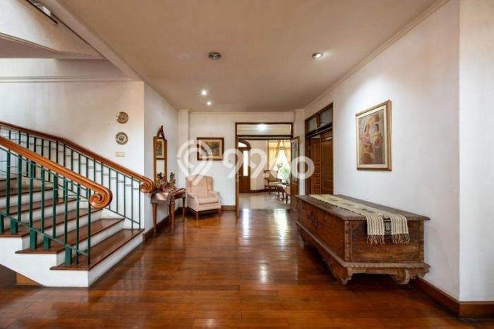 Rumah Strategis dengan Luas Tanah 498m2m² dan Luas Bangunan 600m2m² di Area Ciumbuleuit, Bandung Rumah Strategis dengan Luas Tanah 498m2m² dan Luas Bangunan 600m2m² di Area Ciumbuleuit, Bandung