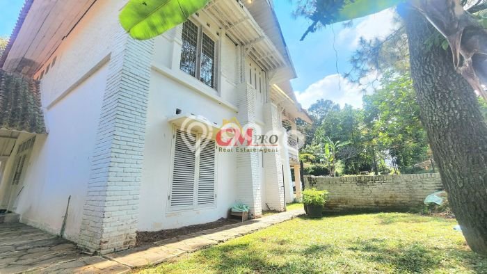 Hunian Elit LB 300m2 Siap Pakai Desain Elegan di Sayap Dago, Bandung Hunian Elit LB 300m2 Siap Pakai Desain Elegan di Sayap Dago, Bandung
