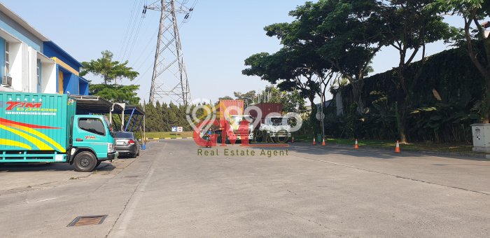 Disewakan Gudang di Kawasan Ramai Kopo Luas 227m2 Disewakan Gudang di Kawasan Ramai Kopo Luas 227m2