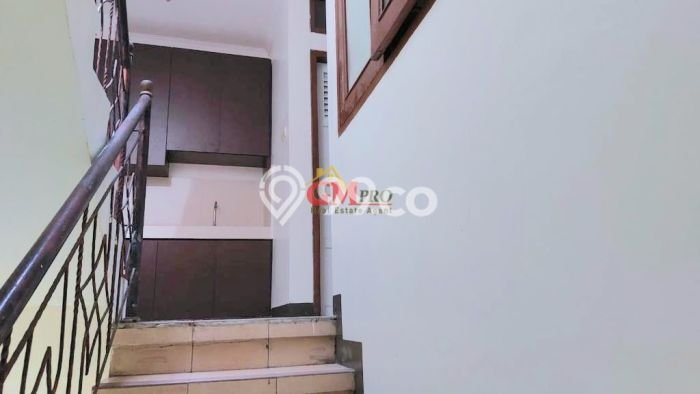 Ruko Bagus Dijual LB 180m2 Lokasi Strategis Bandung Area Cocok untuk Berbisnis Ruko Bagus Dijual LB 180m2 Lokasi Strategis Bandung Area Cocok untuk Berbisnis