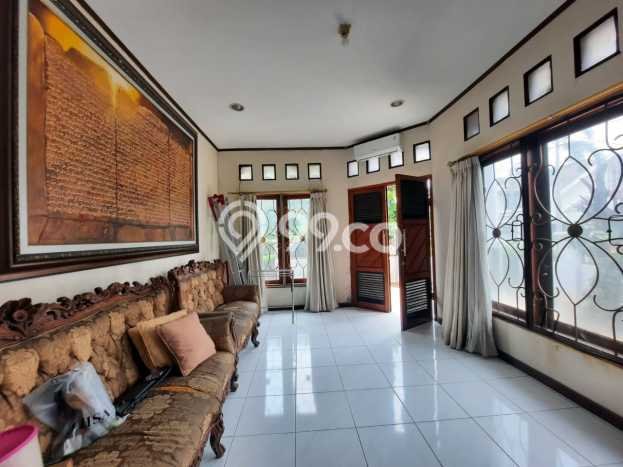 Rumah Mewah LB 300m2 Siap Huni Desain Elegan di Bintaro, Tangerang Selatan Rumah Mewah LB 300m2 Siap Huni Desain Elegan di Bintaro, Tangerang Selatan