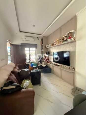 Jual Rumah Eksklusif 3 KT di Villa Melati Mas, Tangerang Selatan Jual Rumah Eksklusif 3 KT di Villa Melati Mas, Tangerang Selatan