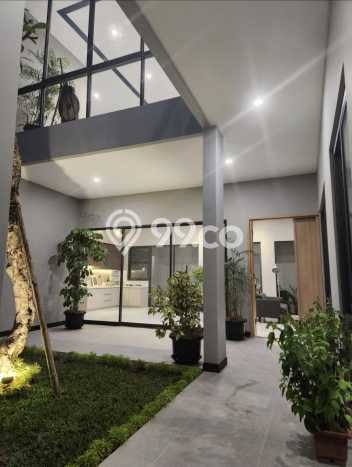Hunian Mewah Siap Huni LT 252m2 di BSD, Tangerang Selatan Hunian Mewah Siap Huni LT 252m2 di BSD, Tangerang Selatan