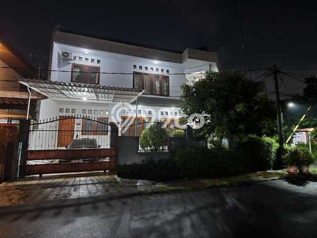 Rumah Mewah LB 300m2 Siap Huni Desain Elegan di Bintaro, Tangerang Selatan Rumah Mewah LB 300m2 Siap Huni Desain Elegan di Bintaro, Tangerang Selatan
