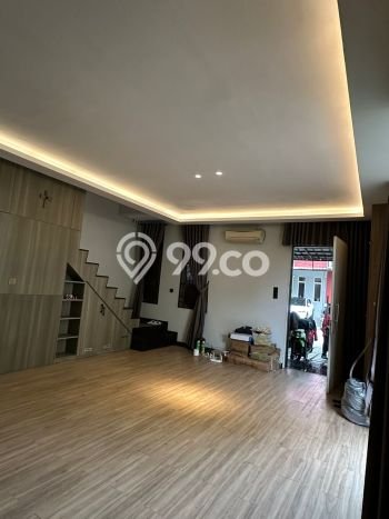 Dijual Rumah Mewah Megah Dengan View Eksklusif di Green Lake City, Jakarta Barat Dijual Rumah Mewah Megah Dengan View Eksklusif di Green Lake City, Jakarta Barat