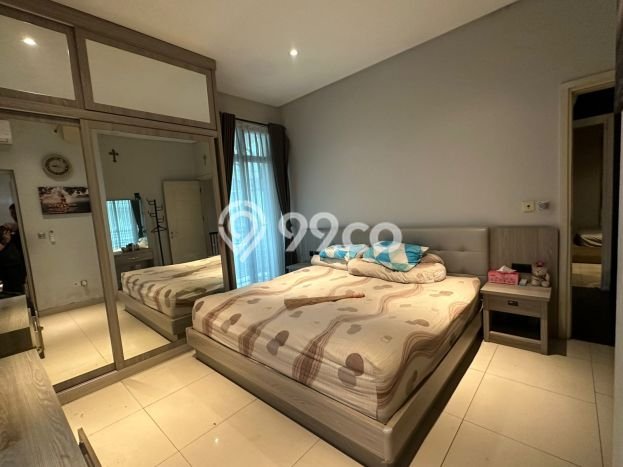 Dijual Rumah Mewah Megah Dengan View Eksklusif di Green Lake City, Jakarta Barat Dijual Rumah Mewah Megah Dengan View Eksklusif di Green Lake City, Jakarta Barat