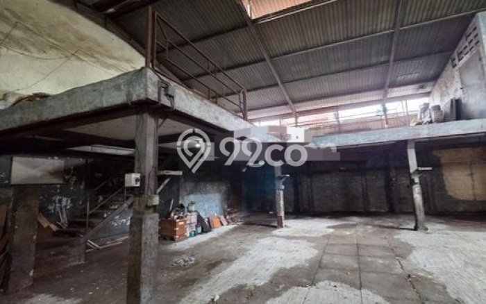 Unit Gudang disewakan di Palmerah Jakarta Barat dengan LT 992m2 / LB 300m2 Unit Gudang disewakan di Palmerah Jakarta Barat dengan LT 992m2 / LB 300m2
