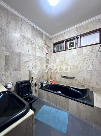 For Sale! Luxury House LT 200m2 Desain Elegan di Pondok Indah For Sale! Luxury House LT 200m2 Desain Elegan di Pondok Indah