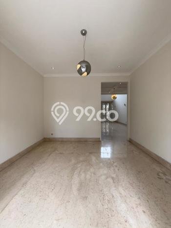 Rumah Elit Modern Tanpa Renovasi di Pondok Indah Jakarta Selatan Rumah Elit Modern Tanpa Renovasi di Pondok Indah Jakarta Selatan