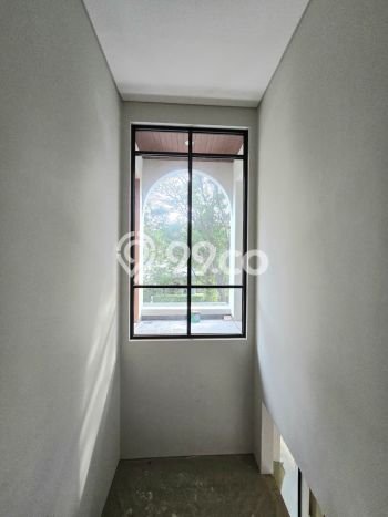 Rumah Elit Modern Tanpa Renovasi di Pondok Indah Jakarta Selatan Rumah Elit Modern Tanpa Renovasi di Pondok Indah Jakarta Selatan