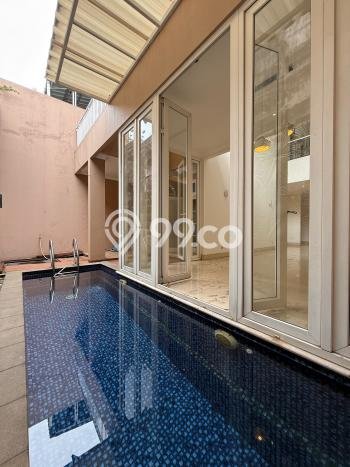 Rumah Elit Modern Tanpa Renovasi di Pondok Indah Jakarta Selatan Rumah Elit Modern Tanpa Renovasi di Pondok Indah Jakarta Selatan
