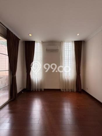 Rumah Elit Modern Tanpa Renovasi di Pondok Indah Jakarta Selatan Rumah Elit Modern Tanpa Renovasi di Pondok Indah Jakarta Selatan