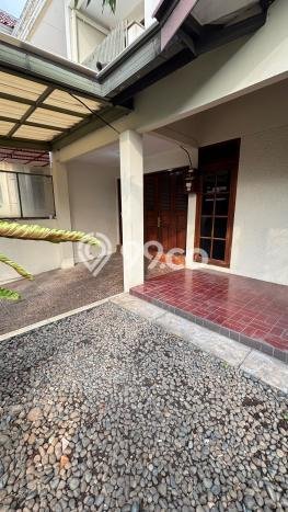 Disewakan Rumah Murah di Pondok Indah Jakarta Selatan dengan 5 KT Disewakan Rumah Murah di Pondok Indah Jakarta Selatan dengan 5 KT