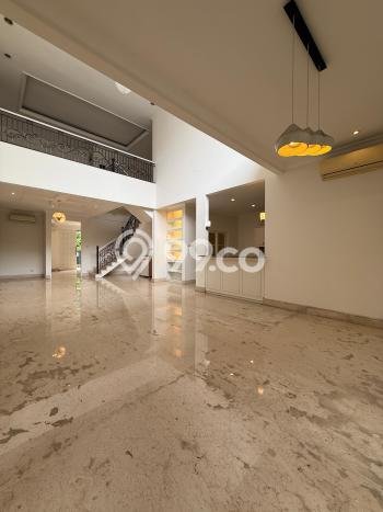 Rumah Elit Modern Tanpa Renovasi di Pondok Indah Jakarta Selatan Rumah Elit Modern Tanpa Renovasi di Pondok Indah Jakarta Selatan